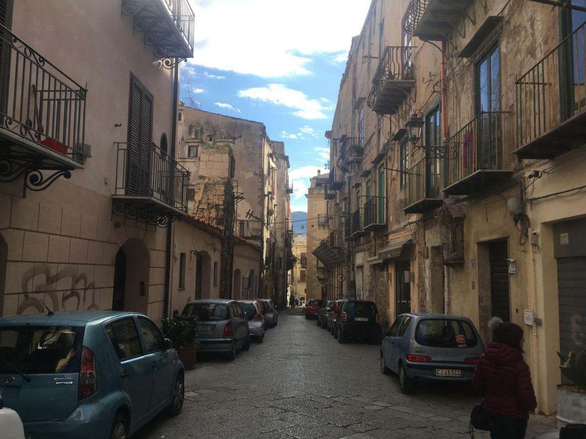 Discesa Delle Capre Studio Confort Palermo Exterior foto